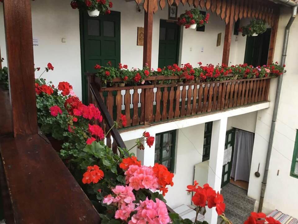 Gobe Csarda Hotel Oradea Exterior photo